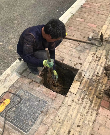 LED路燈安裝現場(chǎng)